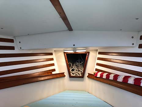 1979 Endeavour 32 Sailboat V-berth