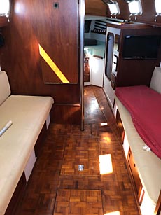 1979 Endeavour 32 Sailboat Salon