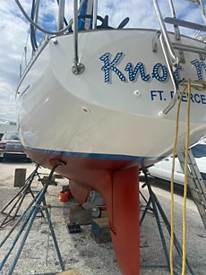 1976 Endeavour 32 Sailboat - Stern