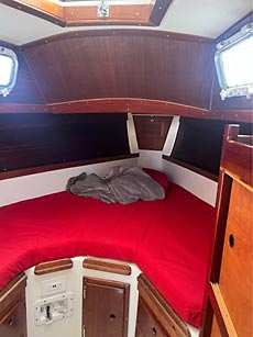 1976 Endeavour 32 Sailboat – v-berth