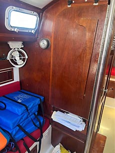 1976 Endeavour 32 Sailboat – Salon