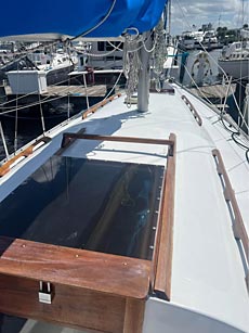 1976 Endeavour 32 Sailboat – Deck