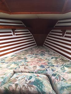 1984 Endeavour 33 Sailboat V-berth