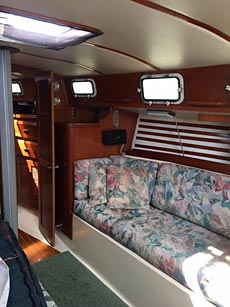 1984 Endeavour 33 Sailboat Salon 