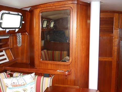 1984 Endeavour 35 Salon