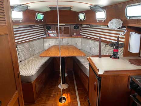 1979 Endeavour 37 Ketch — Salon