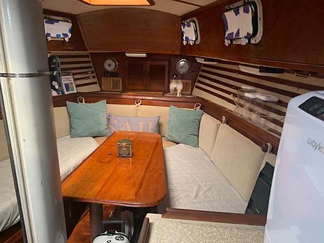 1979 Endeavour 37 Plan-A Sailboat - Salon