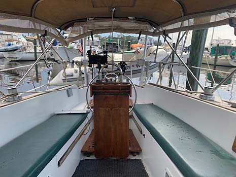 1979 Endeavour 37 OPlan-A Sailboat - Cockpit