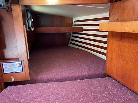 1981 Endeavour 37 Sailboat -quarter berth