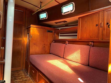 1981 Endeavour 37 Sailboat - Salon