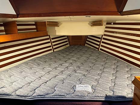 1981 Endeavour 37 Sailboat - v-berth