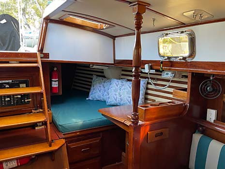 1979 Endeavour 37 Plan-A Sloop - Quarter Berth