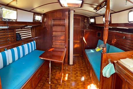 1979 Endeavour 37 Plan-B Sloop Sailboat - Salon