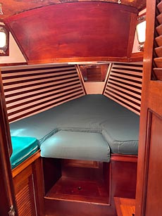 1979 Endeavour 37 Plan-B Sloop Sailboat - V-berth