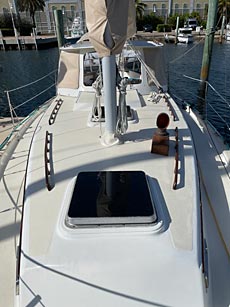 1979 Endeavour 37 Plan-A Sloop - Foredeck
