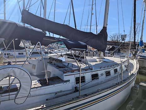 Endeavour 38 Sailboat - Starboard Deck