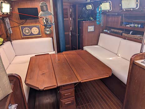 Endeavour 38 Sailboat - Salon