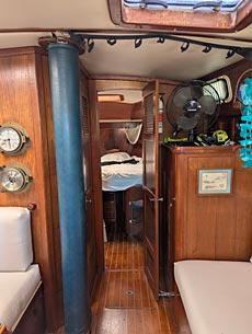 Endeavour 38 Sailboat - Hallway