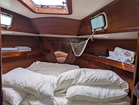Endeavour 38 Sailboat - V0berth