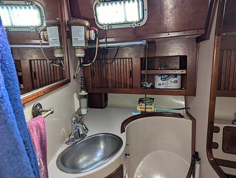 Endeavour 38 Sailboat - Head