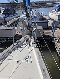 Endeavour 38 Sailboat - Foredeck