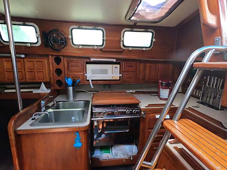 1984 Endeavour 38 Galley