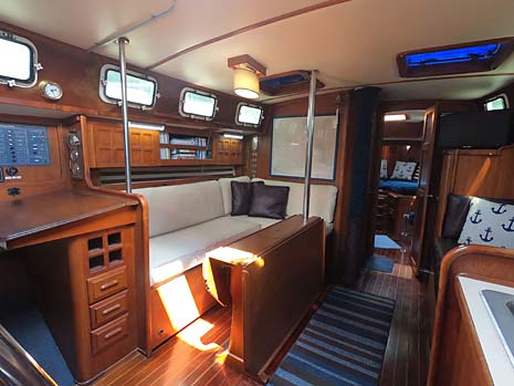 1984 Endeavour 38  Aft Cockpit Salon