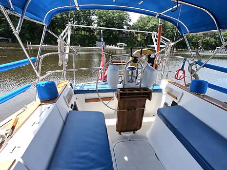 1984 Endeavour 38 Aft Cockpit