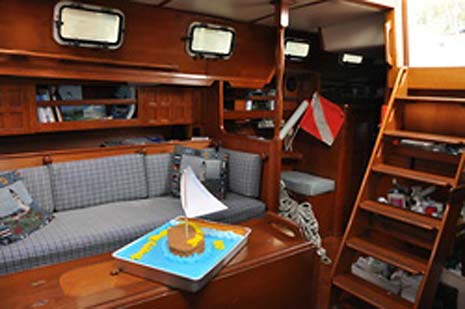 1983 Endeavour 40 Sailboat Salon