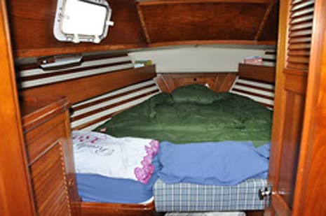 1983 Endeavour 40 Sailboat V-Berth