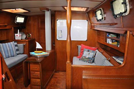 1983 Endeavour 40 Sailboat Salon