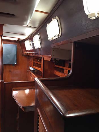 1983 Endeavour 40 Ketch  Passageway