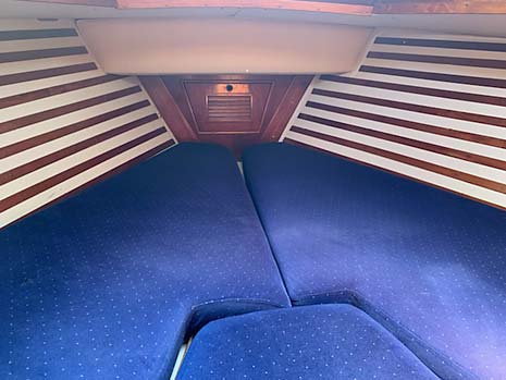 1984 Endeavour 40 Sloop Sailboat - Forward V-Berth Cabin