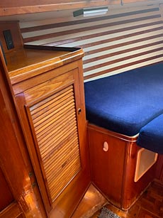 1984 Endeavour 40 Sloop Sailboat - Forward V-Berth Cabin