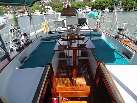 1985 Endeavour 42 Cutter Rigged Sloop Sailboat Cockpit