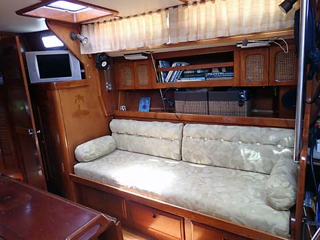 1985 Endeavour 42 Sailboat, Salon