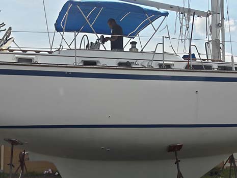 Auxilliary

New Cummings B4 diesel w/hurth transmission - 42 hours

New engine mounts

New muffler and exhaust pipe

New Cutlass bearing

New shaft & prop

Prop balanced

New rudder shaft housng, redrilled and taped with grease fittings

Endeavour 42 Hull Freeboard