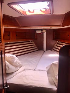 1985 Endeavour 42 Sailboat V-Berth