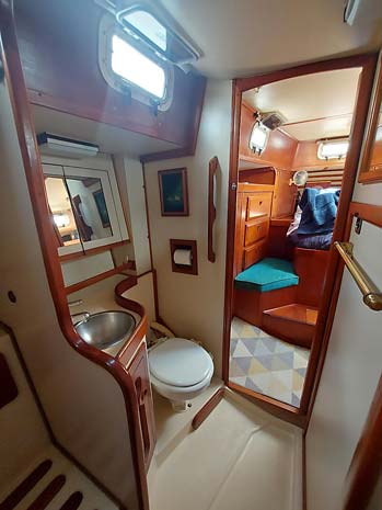 Endeavour 42 Center Cockpit Sailboat - Aft Ensuite Head