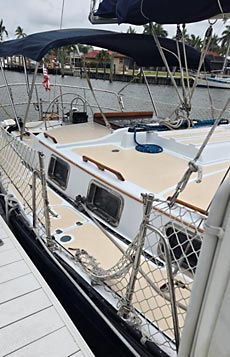 1985 Endeavour 33 Sailboat - Cockpit