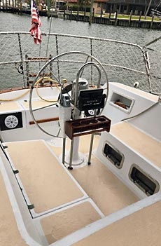 1985 Endeavour 33 Sailboat - Helm