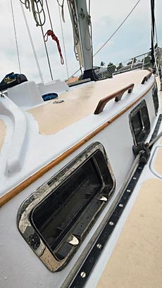 1985 Endeavour 33 Sailboat - Ports